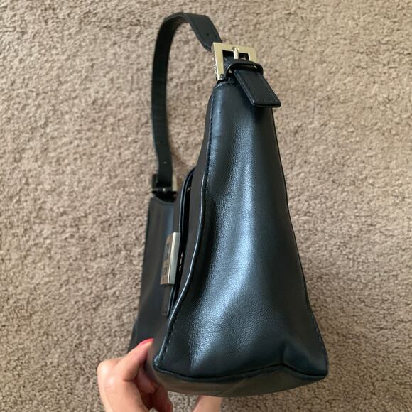 F1027 Fendi baguette leather bag with dust bag - Picture 6 of 8